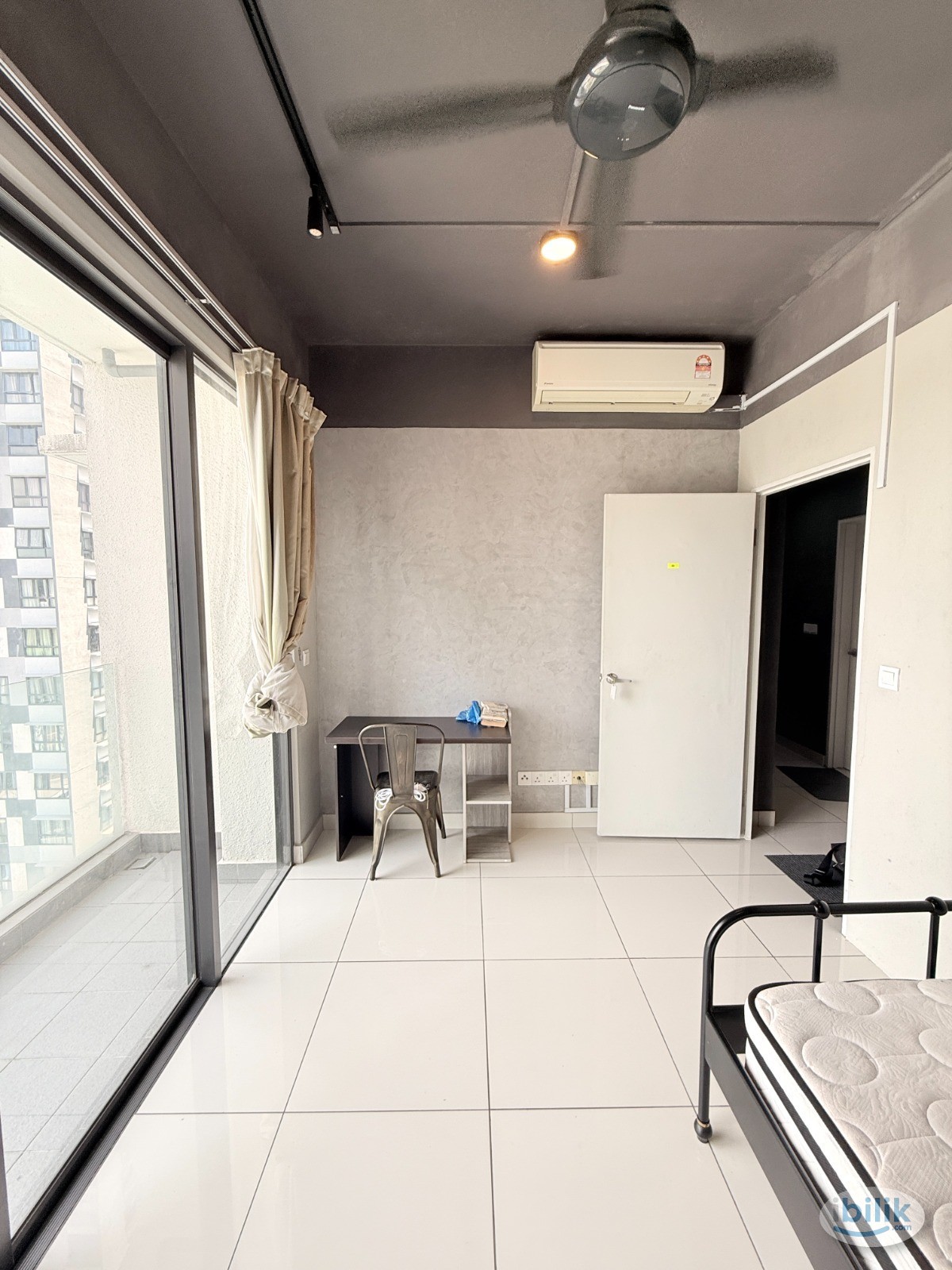 Female only Room with 1 Month Deposit. MRT Kampung Selamat! - Image 1
