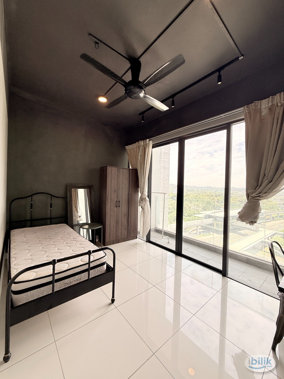 Female only Room with 1 Month Deposit. MRT Kampung Selamat! - Image 2