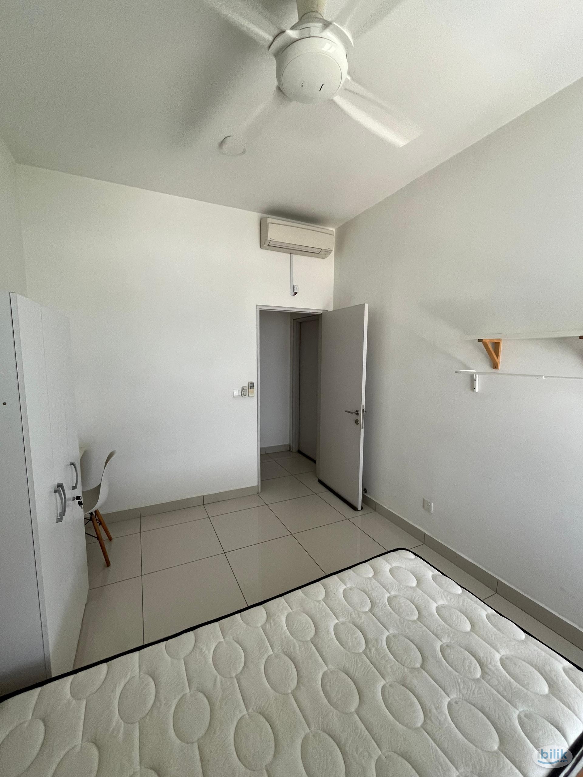 Walking to MRT! Easy access to Highway! with only 1 Month Deposit - Image 1
