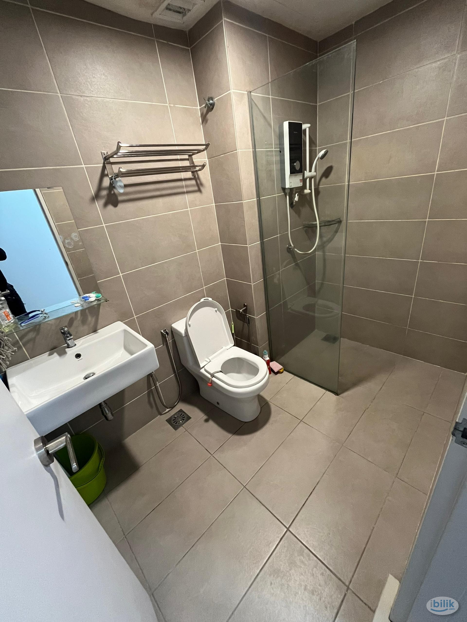 Walking to MRT! Easy access to Highway! with only 1 Month Deposit - Image 3