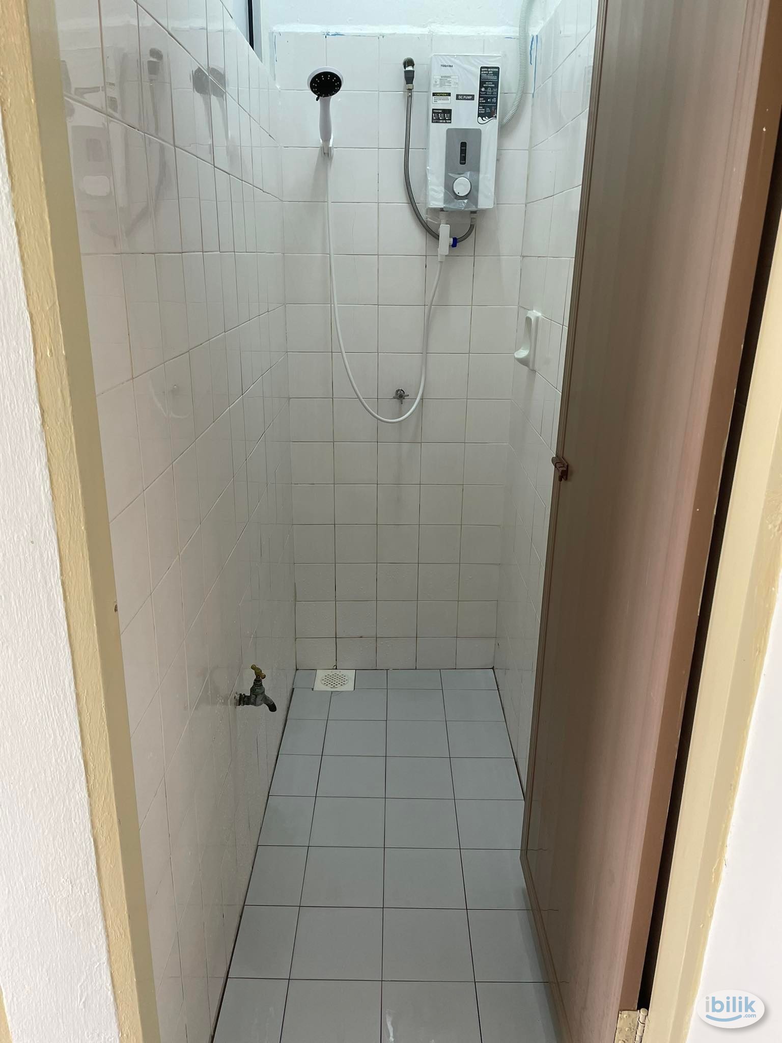 🏠 Modern & Spacious King Room @ Jelutong | RM600/month | 600Mbps WiFi | Chinese Male Only 🌟 - Image 1
