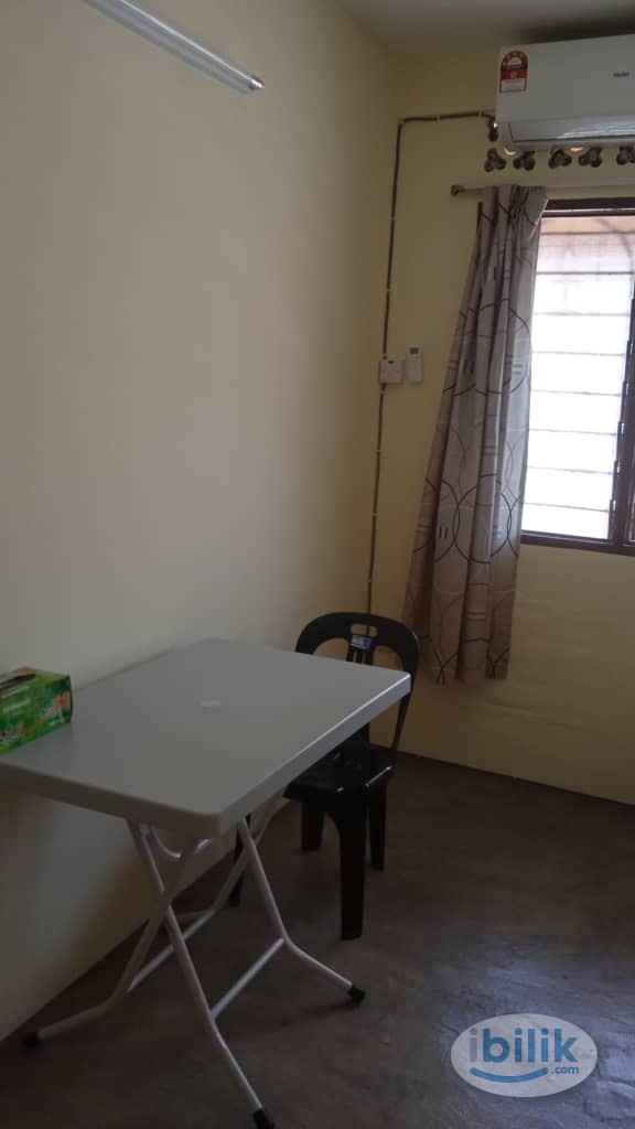 Newly painted Furnished room with ceiling fan near 17 mall section 17, pj, near 5 pharmacies, restaurants, market, klini - Image 3