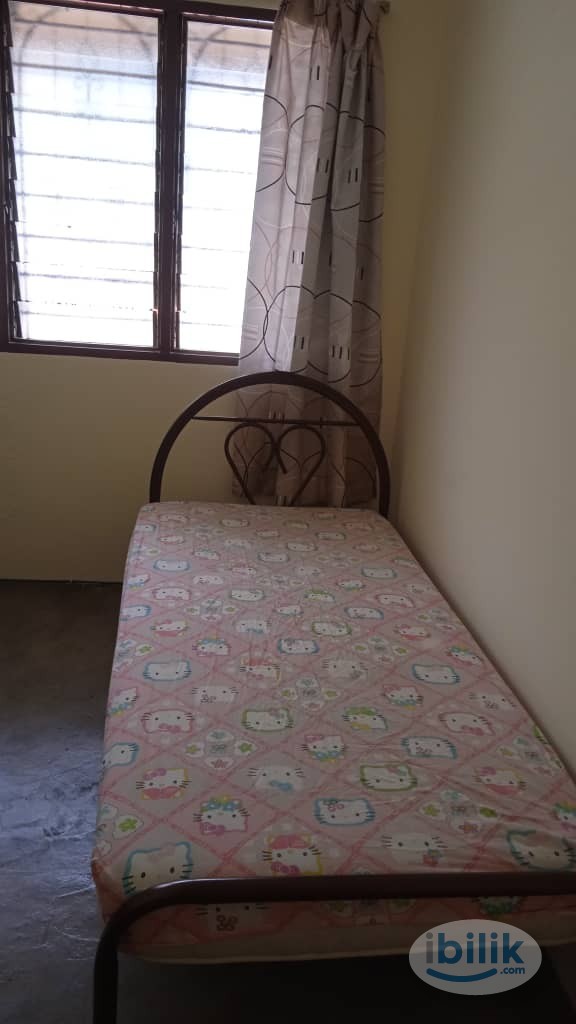 Newly painted Furnished room with ceiling fan near 17 mall section 17, pj, near 5 pharmacies, restaurants, market, klini - Image 5