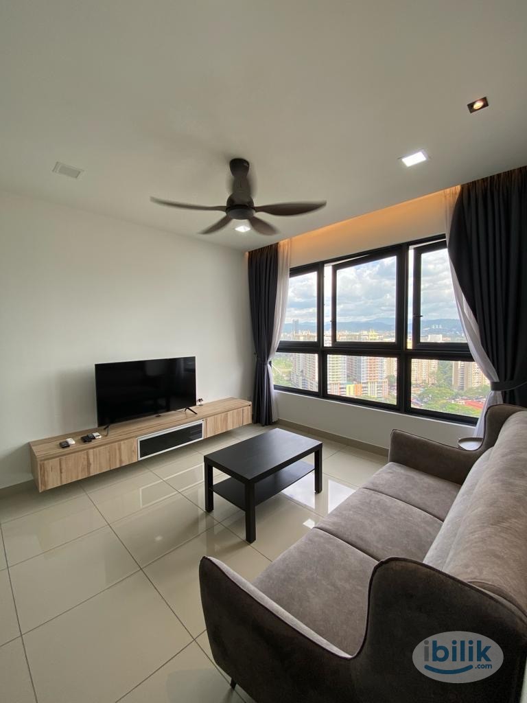 Female Single Room (Walk to LRT Station)  Move In ASAP available   With 24 hours Security Not Shop Lot Not Co-Living FEM - Image 1