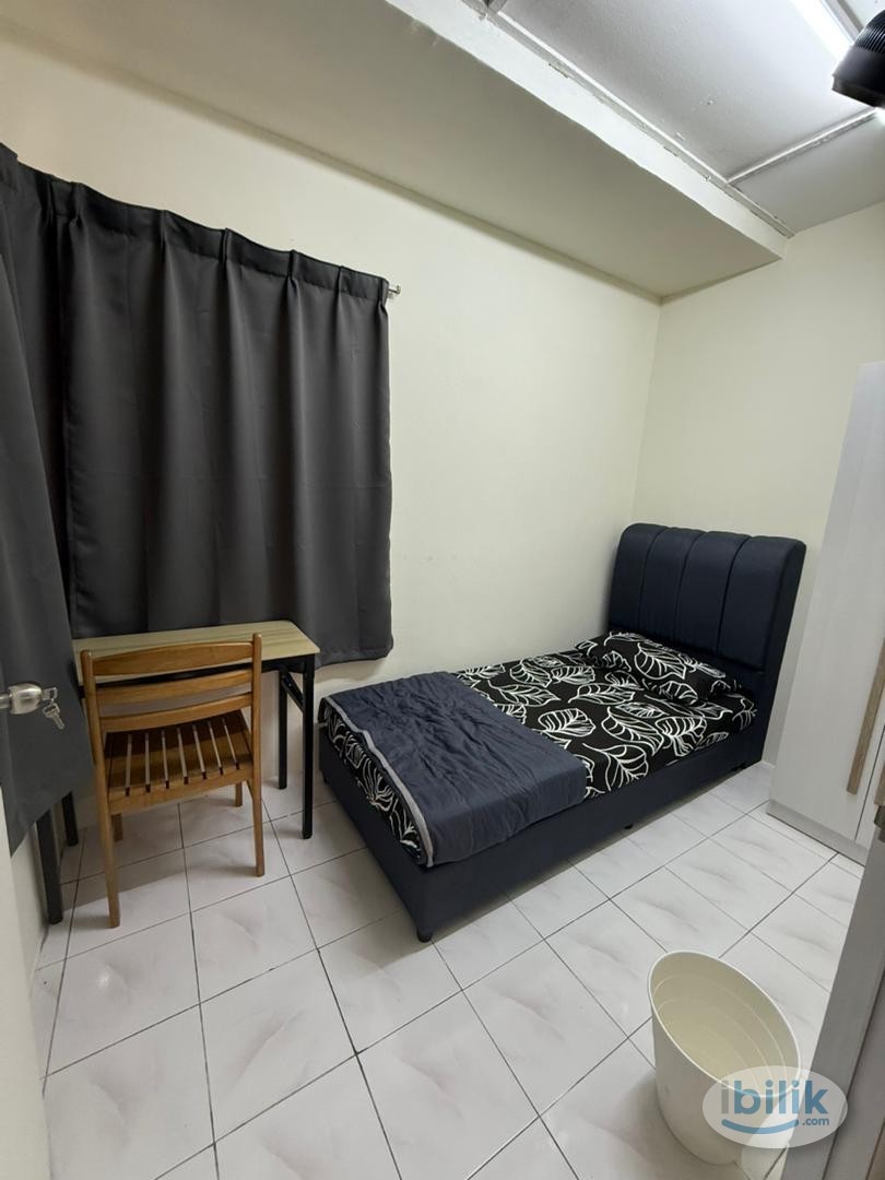Middle Room at Damansara Damai, Petaling Jaya - Image 1