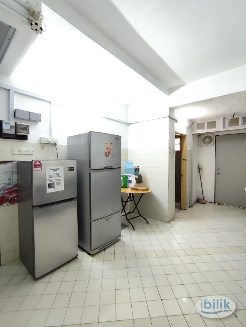 MIddle Room ‼️Provided Free WiFi🔥 at Bandar Puteri Puchong - Image 1