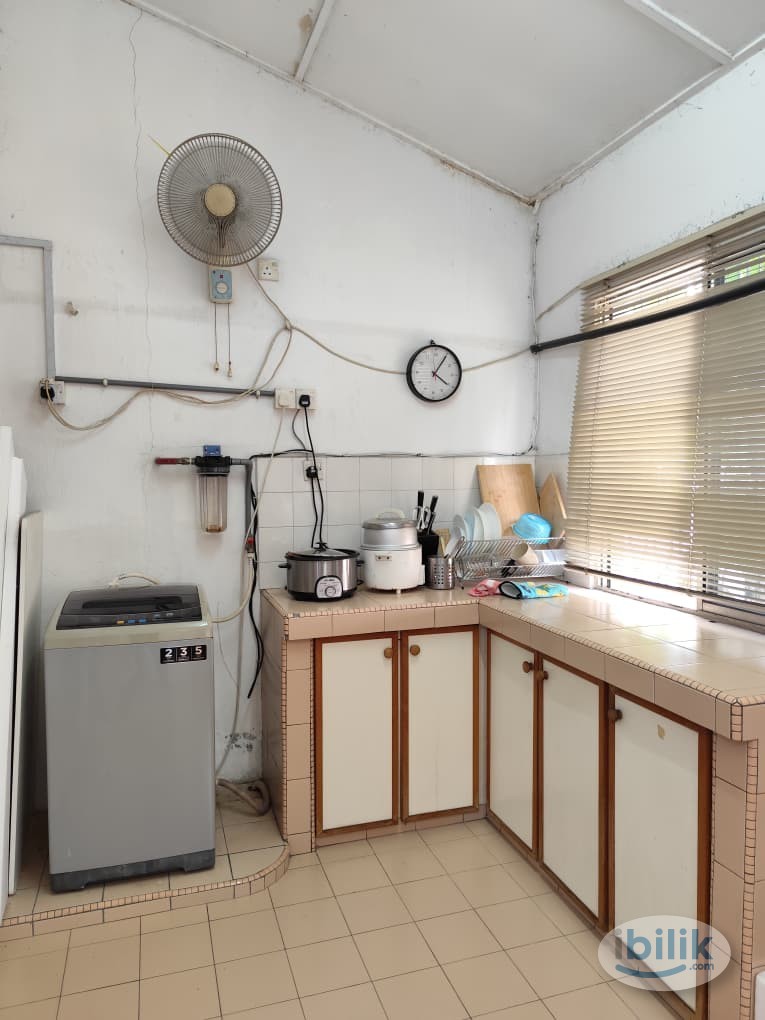 🏡 Short Term Room (1 Month Stay) 📍 Jalan Tempua, Bandar Puchong Jaya 🛏️ Fully Furnished | 🚆 Near LRT | 💸 Affordable Rent - Image 1