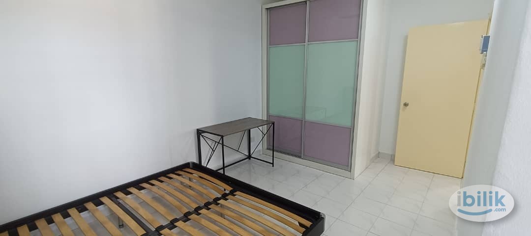 Middle Room at Ara Damansara, Petaling Jaya - Image 1