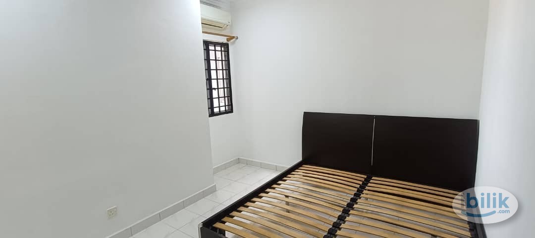 Middle Room at Ara Damansara, Petaling Jaya - Image 2