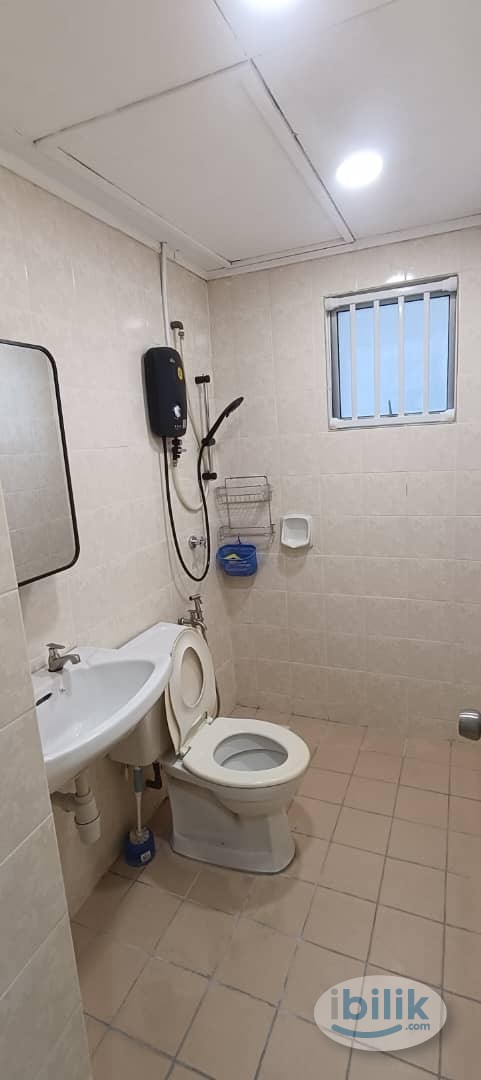 Middle Room at Ara Damansara, Petaling Jaya - Image 4