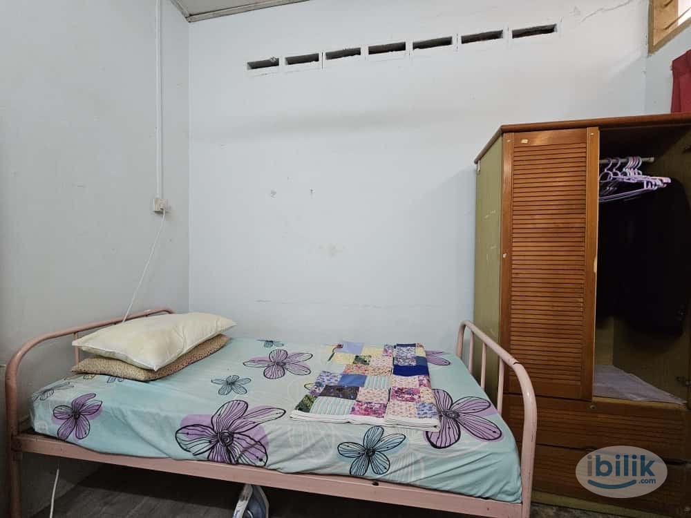 Middle Room at Section 14, Petaling Jaya - Image 3