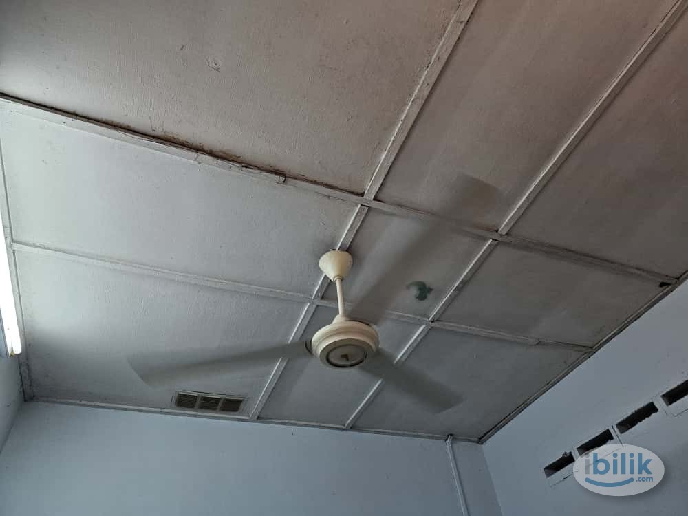 Middle Room at Section 14, Petaling Jaya - Image 1