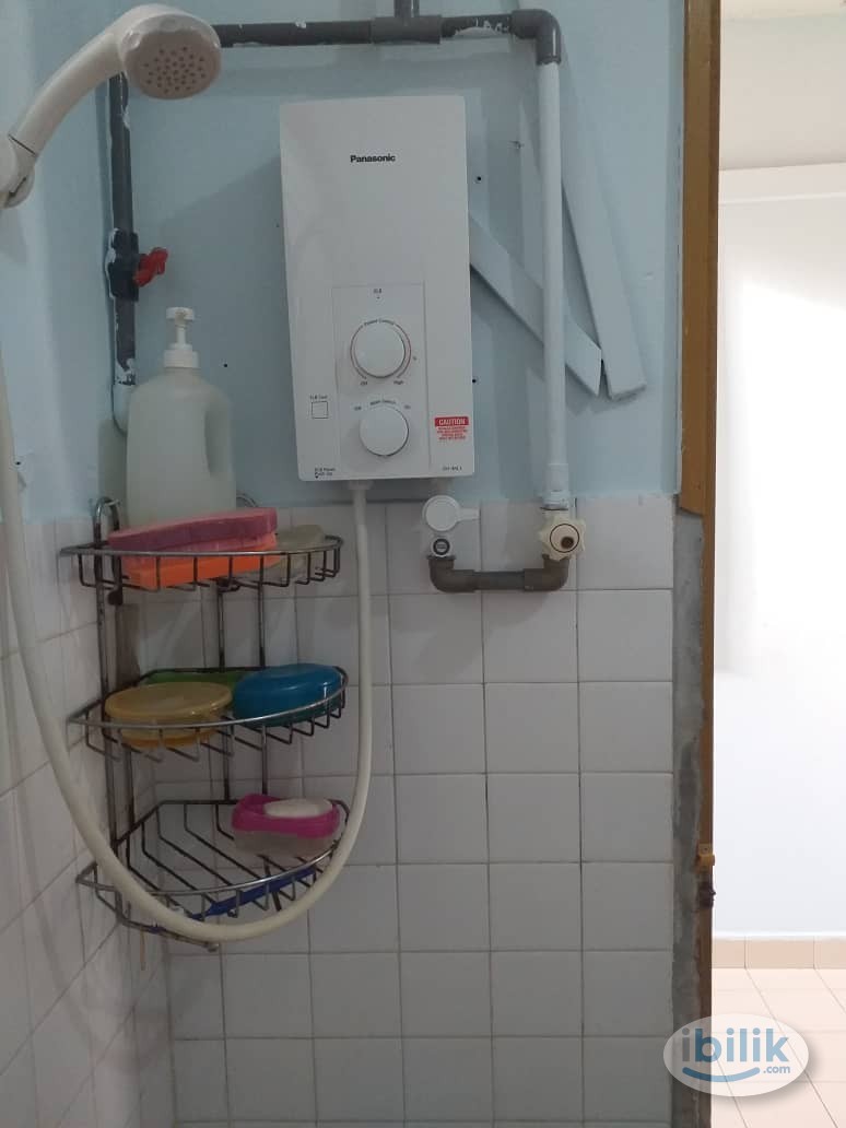Middle Room at Section 14, Petaling Jaya - Image 2