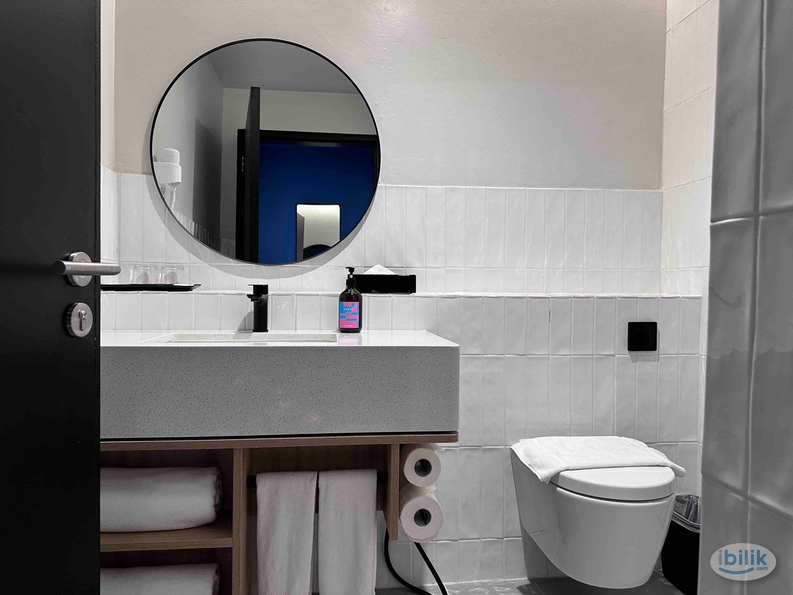 Stylish Hotel Room for Rent | RM1,800 | Walk 5  mins 300m to MRT station | Opposite Eko Cheras | Cleaning 3x/week! - Image 2