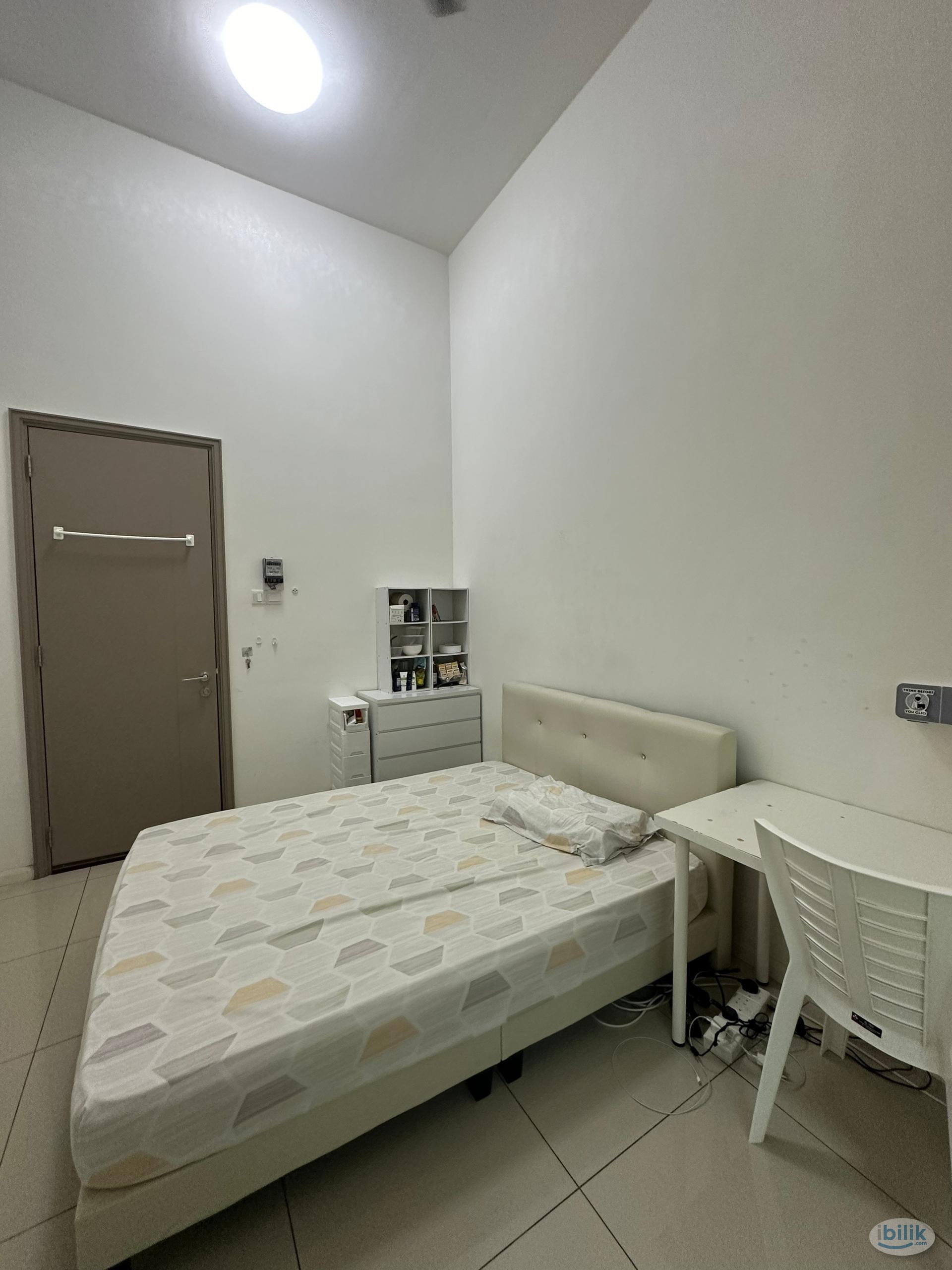 Middle Room at Gardens Ville, Sungai Ara ( landed 3 storey house) - Image 2