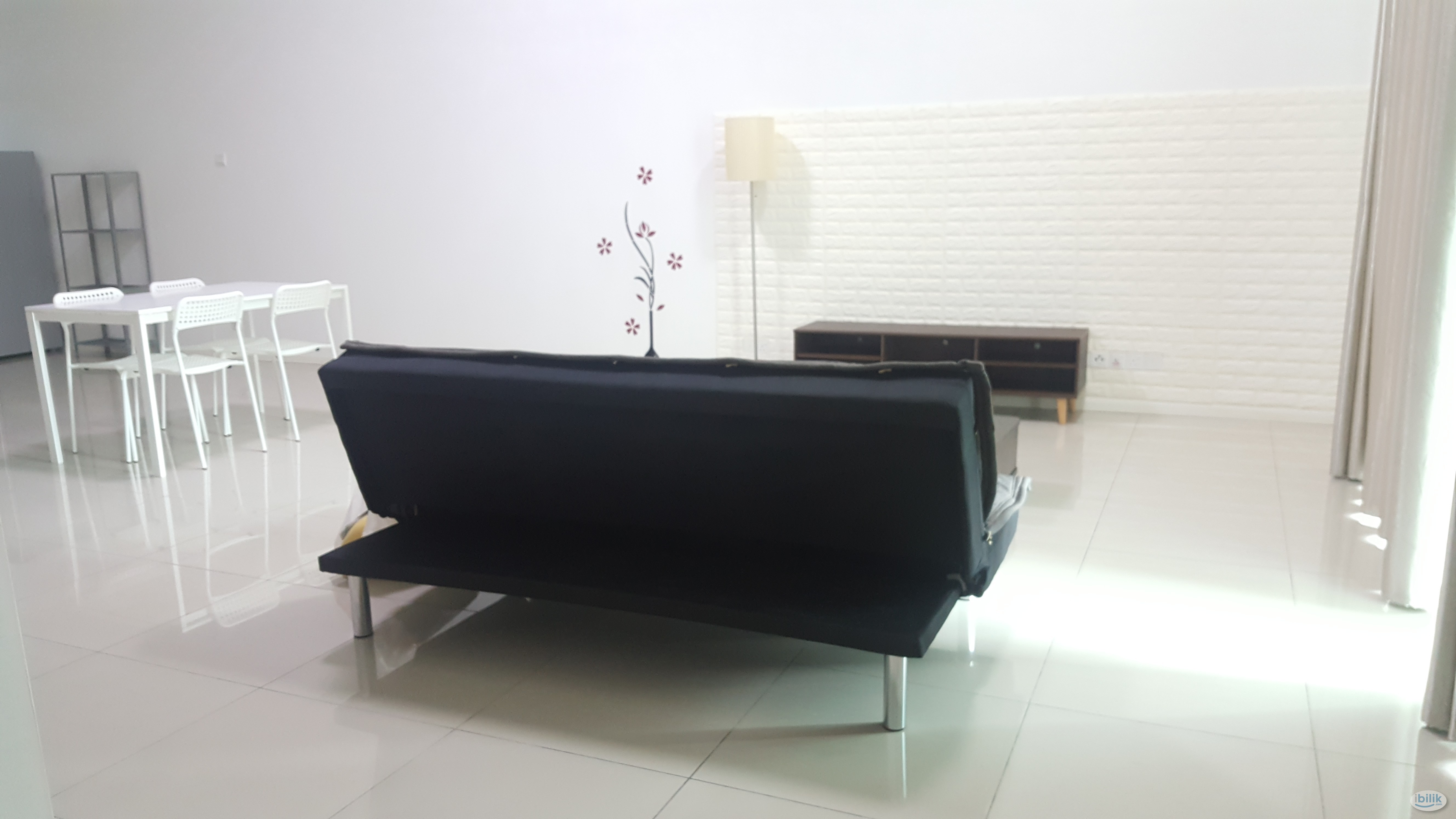 Middle Room at Gardens Ville, Sungai Ara ( landed 3 storey house) - Image 4