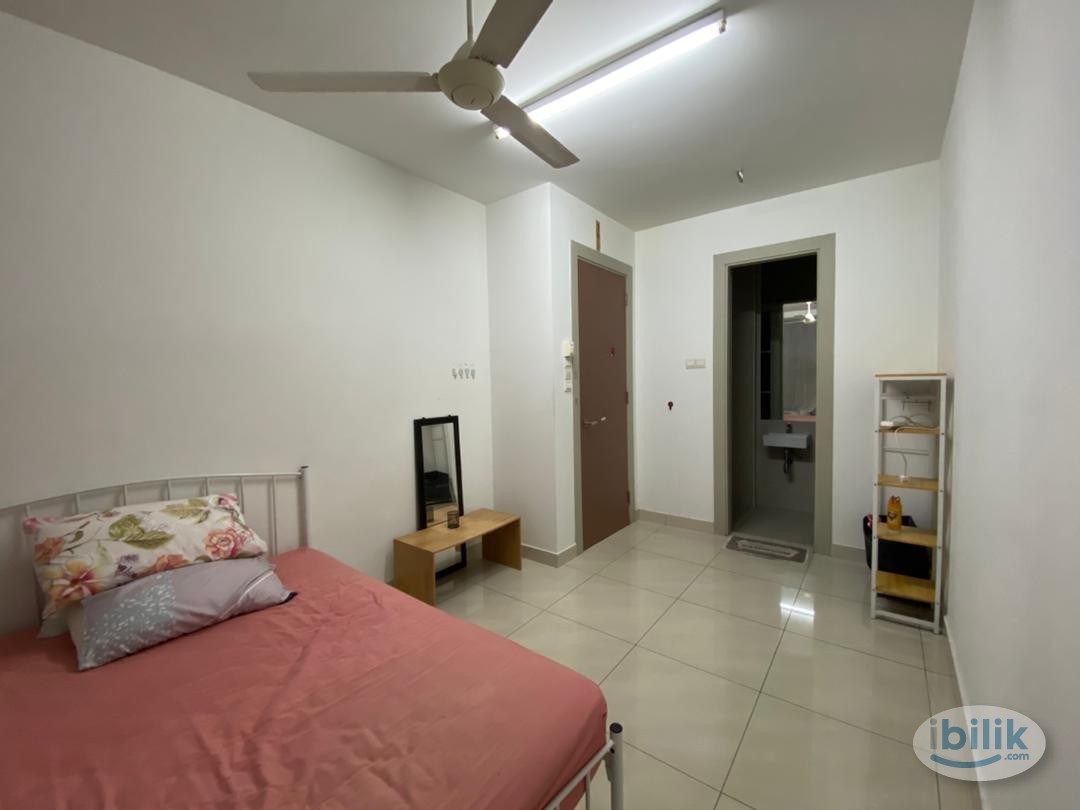 Middle Room at Ardmore Residence, Jelutong - Image 3
