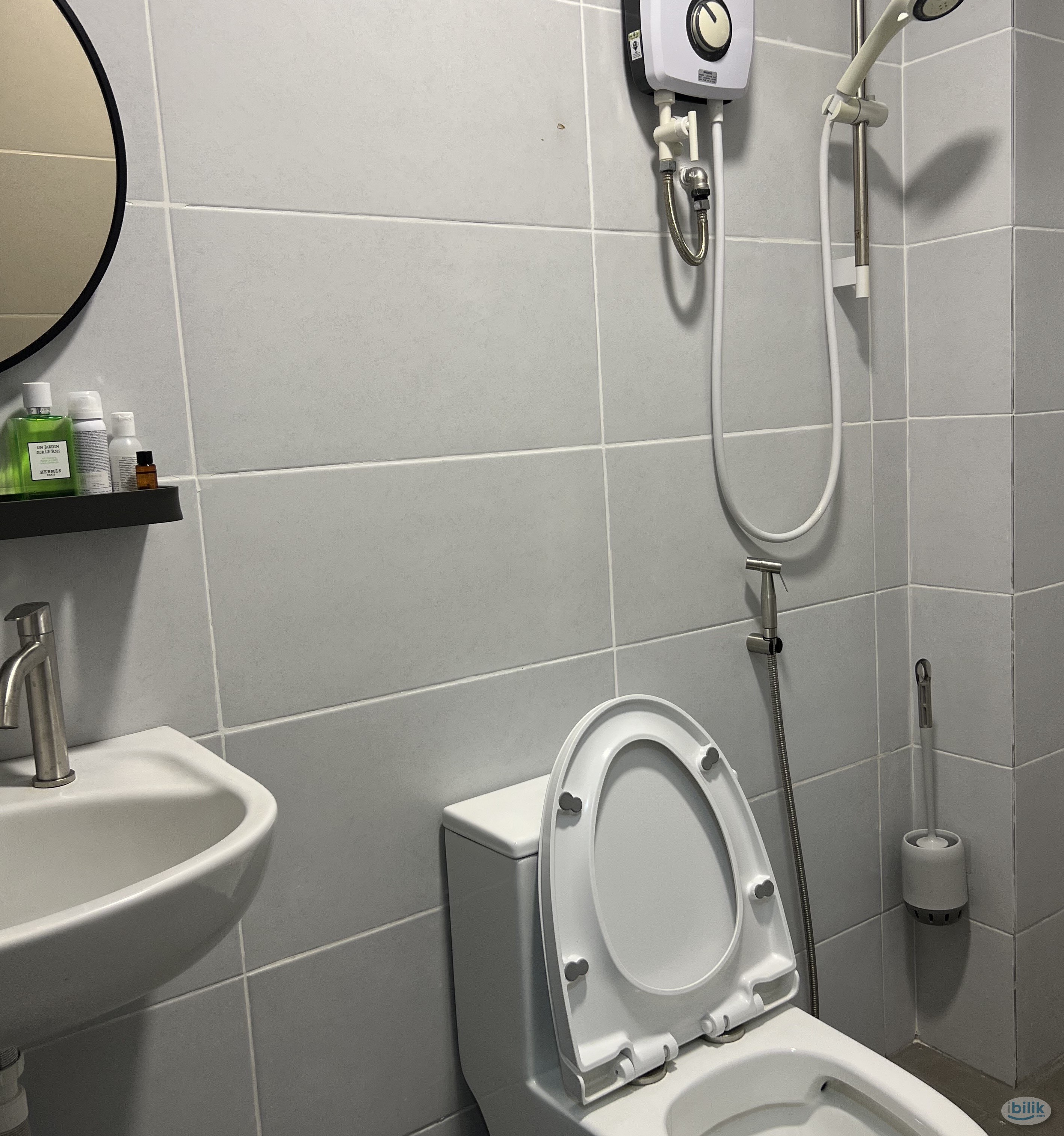 Looking for clean, respectful, and friendly working professionals who value peaceful and hygienic living - Image 4