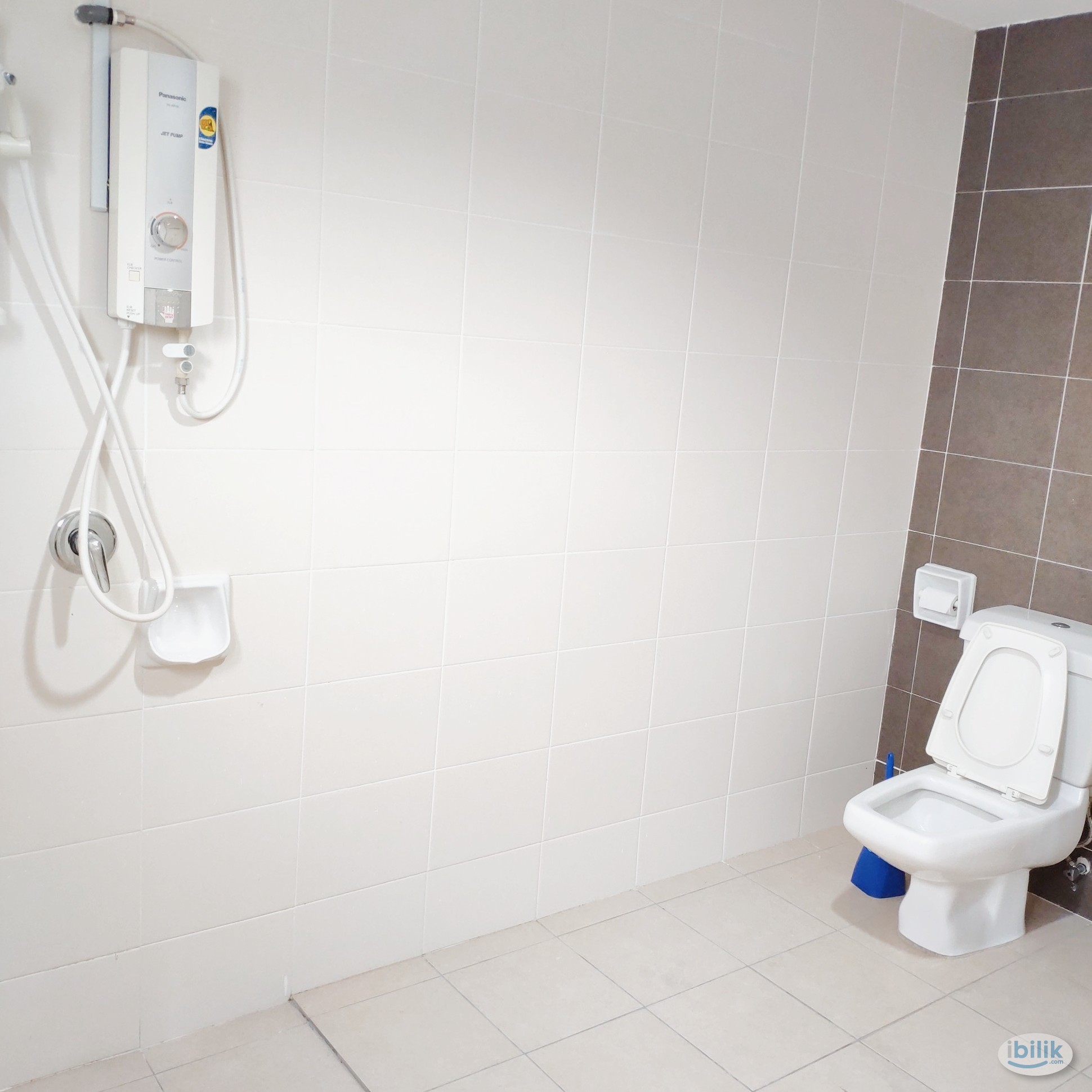 Master Room, Big Bathroom at Bayan Villa, Seri Kembangan near UPM, Olive Hill, IMU, TPM Pavilion Bukit Jalil, MINES, Hos - Image 5