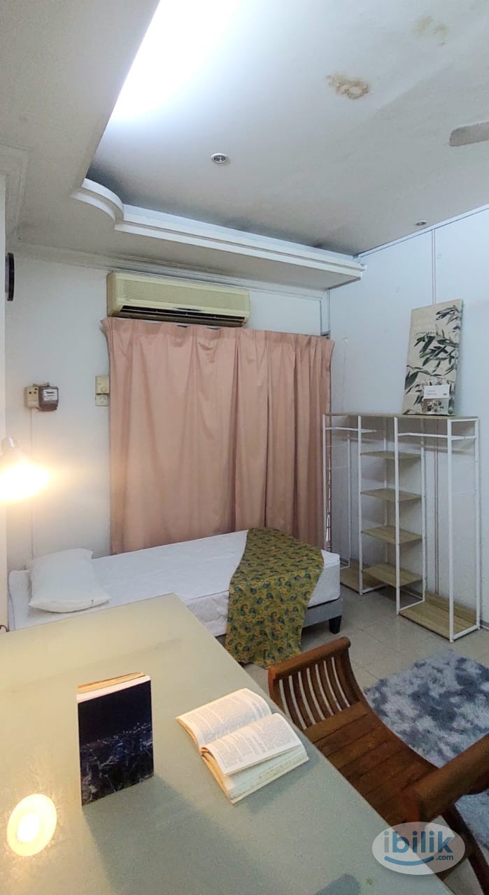Middle Room at Damansara Jaya, Petaling Jaya - Image 3