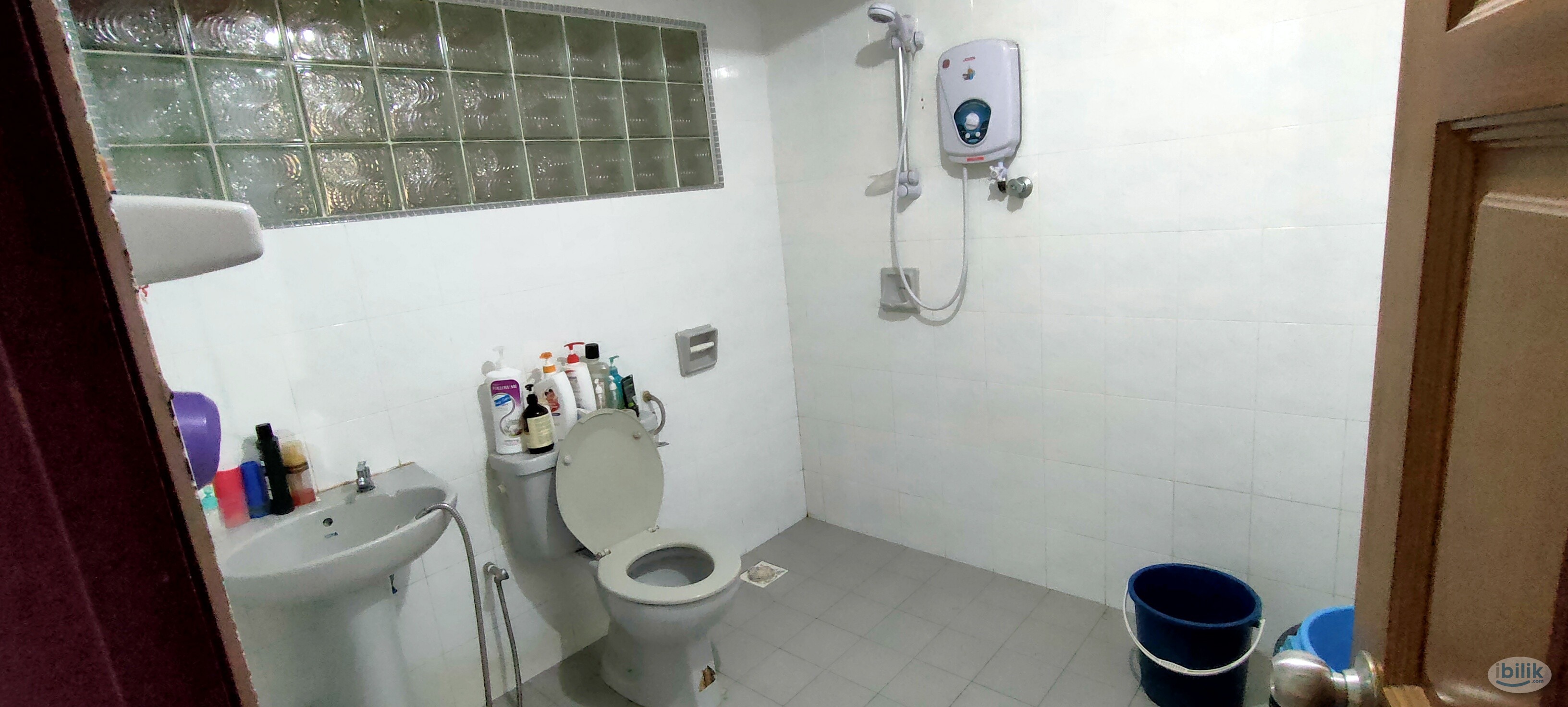 Middle Room at Damansara Jaya, Petaling Jaya - Image 4