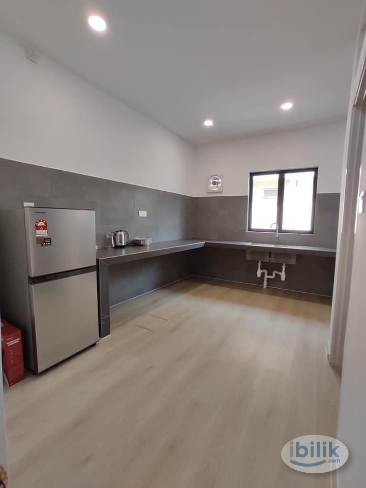 Middle Room at Taman Nirwana , Klebang - Image 3
