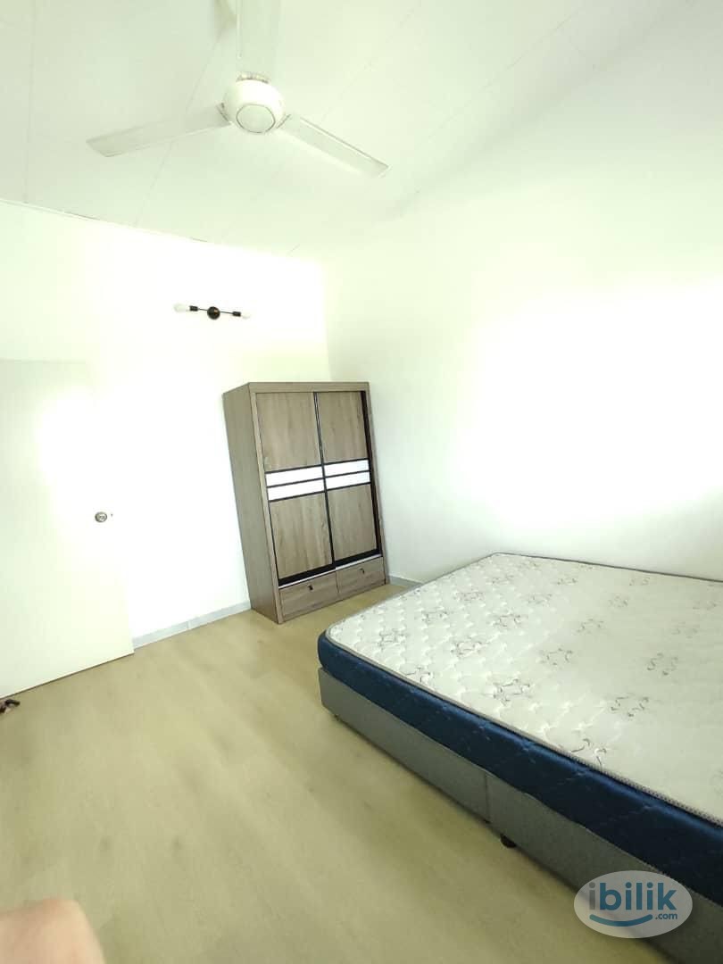 Middle Room at Taman Nirwana , Klebang - Image 4