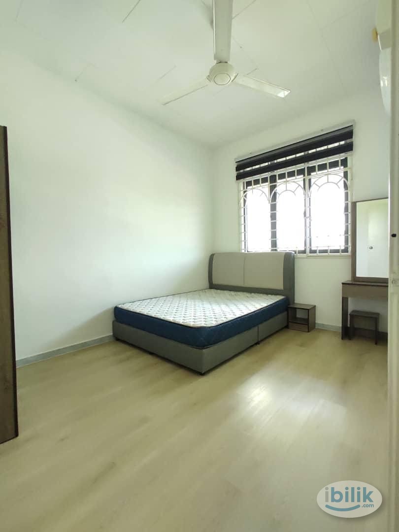 Middle Room at Taman Nirwana , Klebang - Image 5