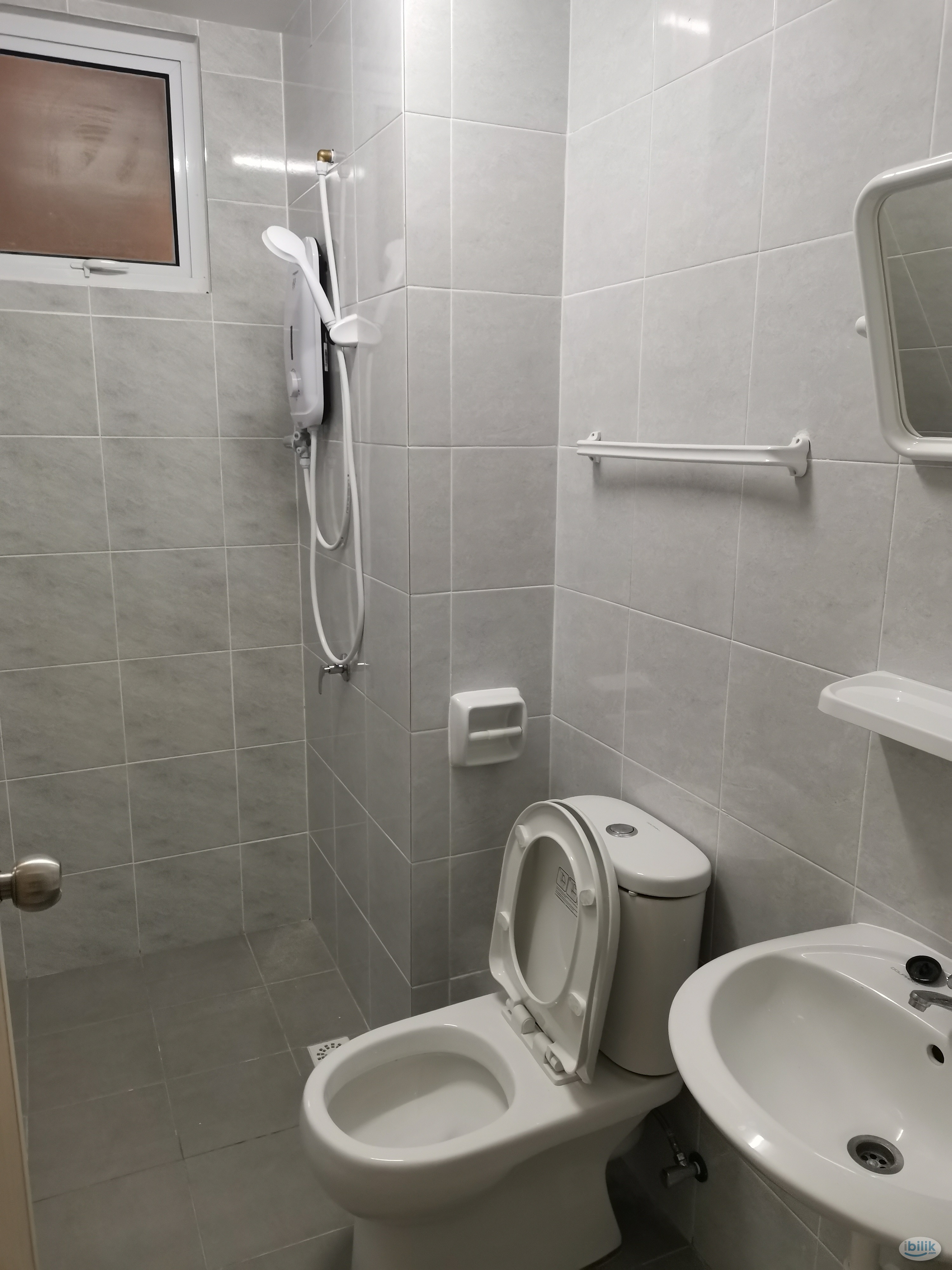 i-Santorini Aircond Fully Furnished Middle Room included utilities Share Bathroom MIX GENDER - Image 4