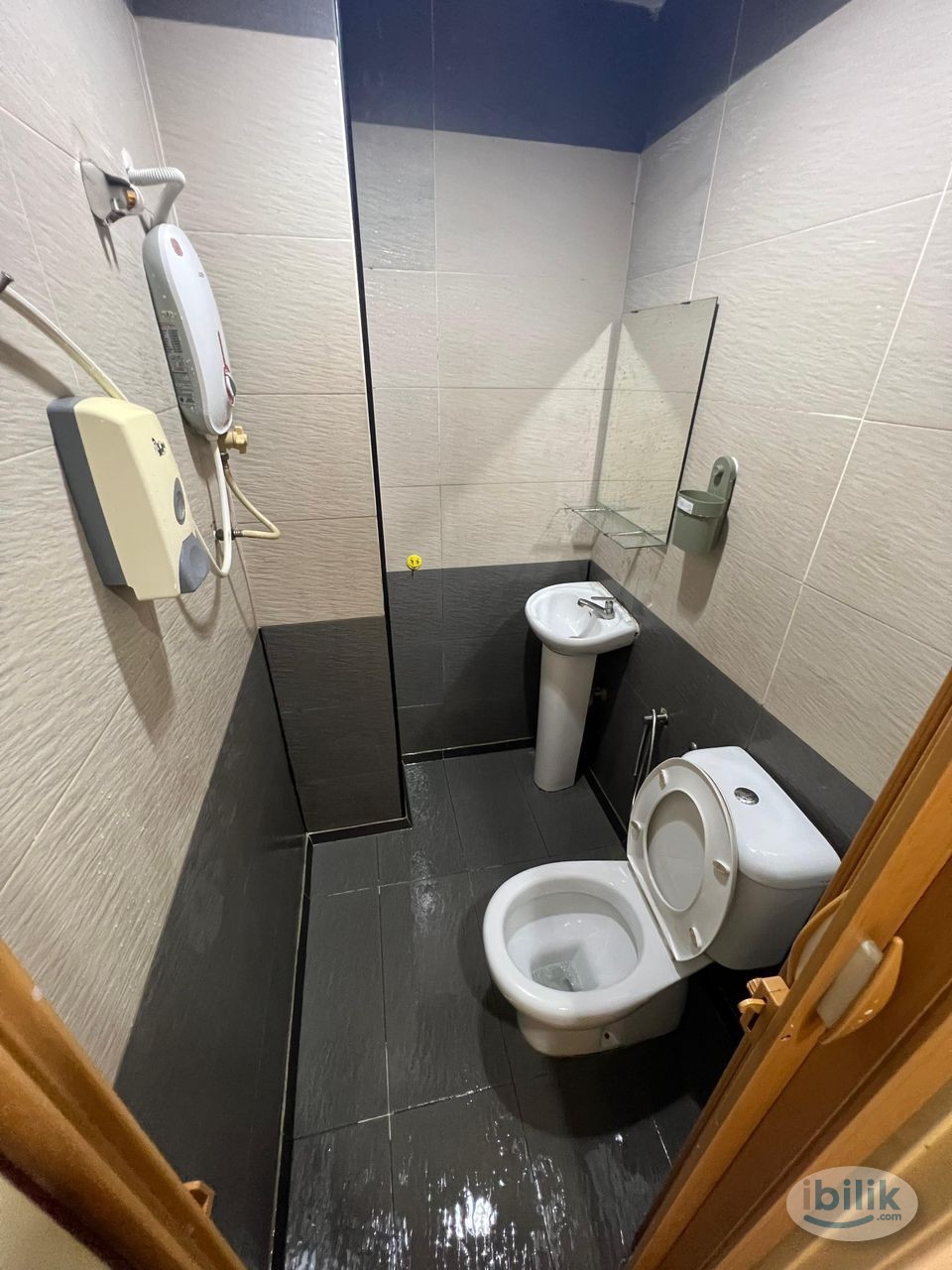 ‼️Spacious Parking Space ‼️ingle Room at Bandar Puchong Jaya with Aircond - Image 3