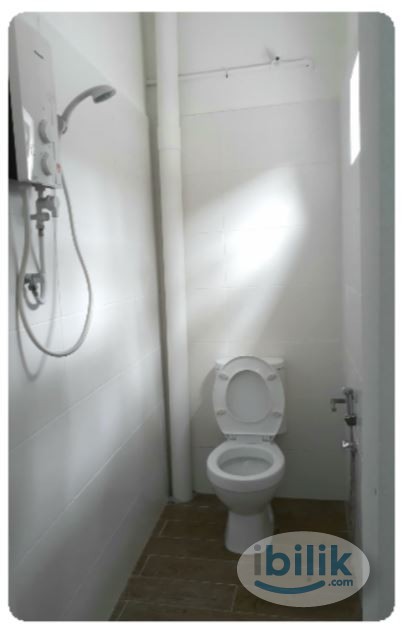 Middle Room at Section 17, Petaling Jaya - Image 2