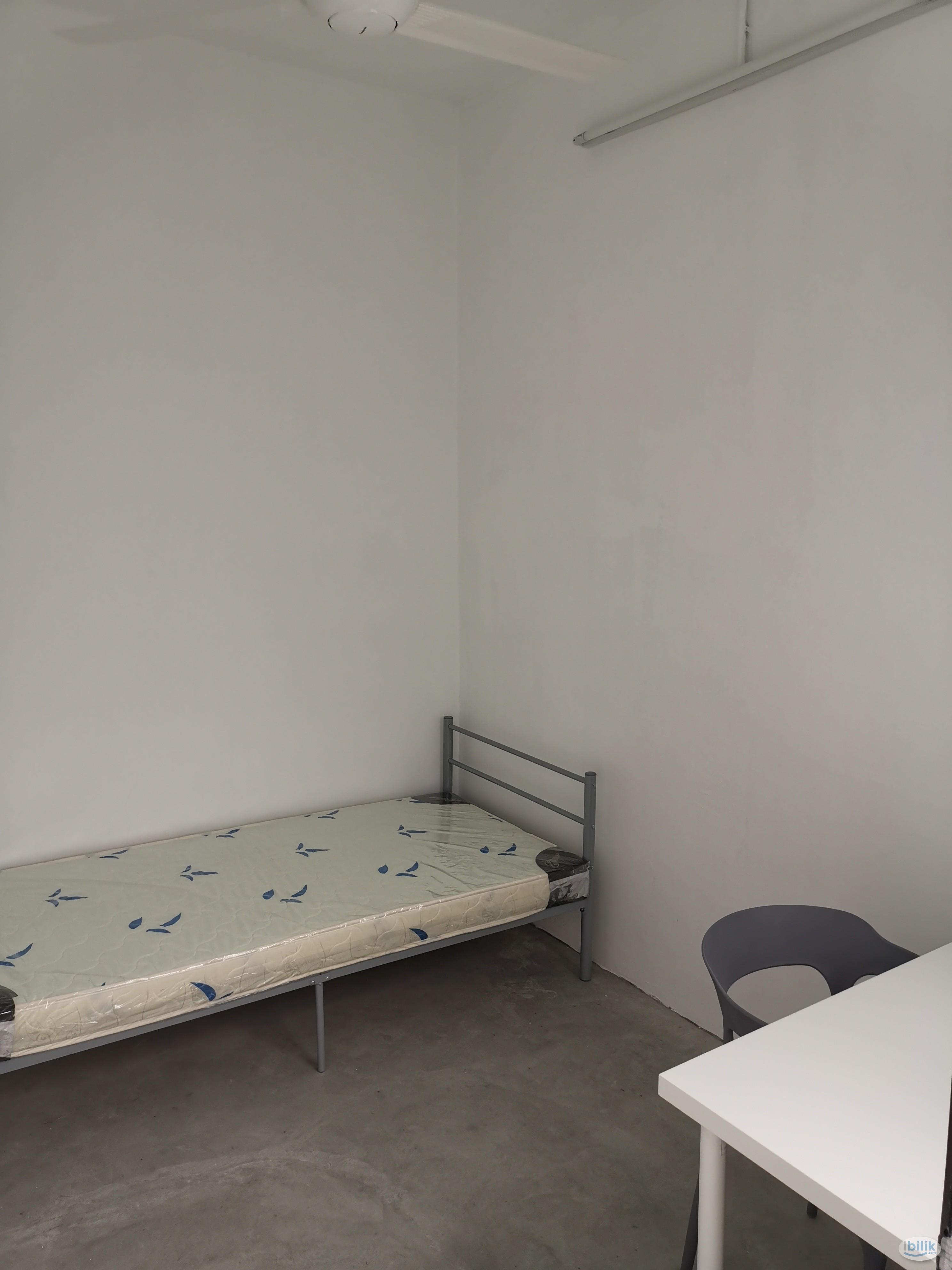 Middle Room at Section 17, Petaling Jaya - Image 5
