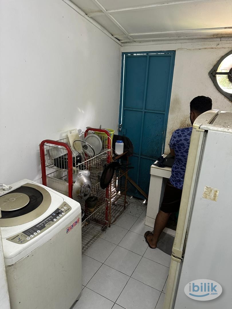 Middle Room for RM 400 inclusive utilities - Image 3