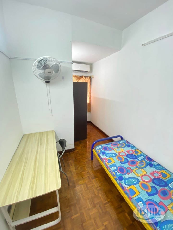 500m to LRT Taman Bahagia | Single Room to Rent - Image 1
