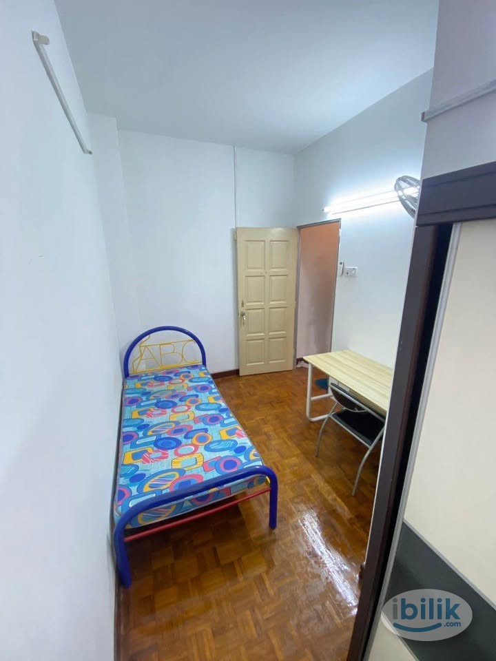 500m to LRT Taman Bahagia | Single Room to Rent - Image 2