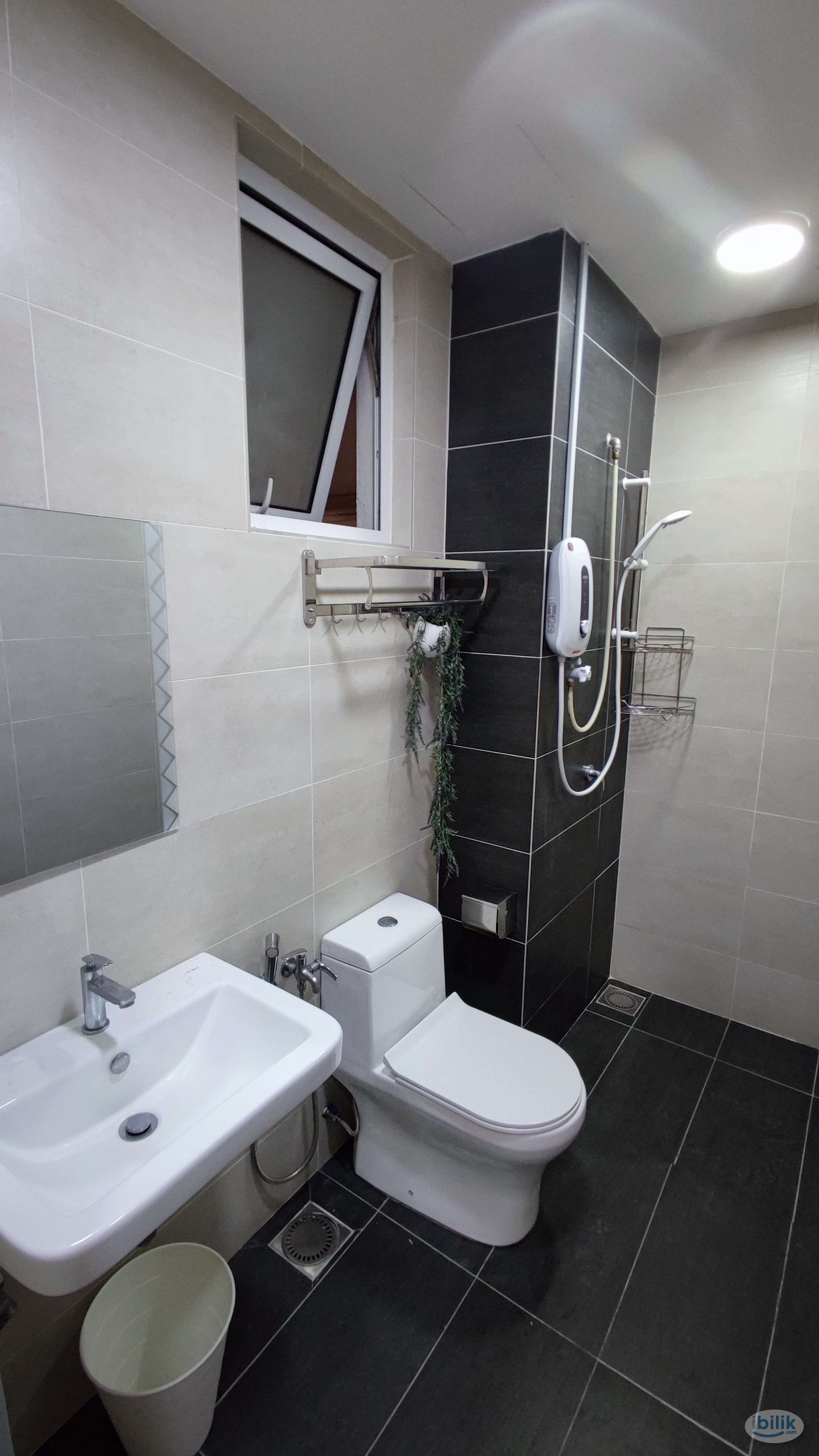 🌟 Tastefully Renovated Master Bedroom for Rent – Pinnacle Sri Petaling 🌟 - Image 2