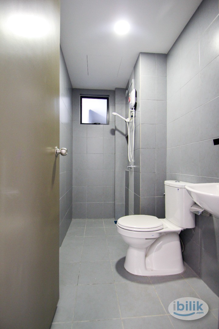 Middle Room @ Astetica Residences, Seri Kembangan, KTM Serdang, The Mines, MIIECC, South City Plaza, MRT Serdang Raya S - Image 4