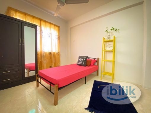 Middle Room at Carlina Apartment, Kota Damansara - Image 1