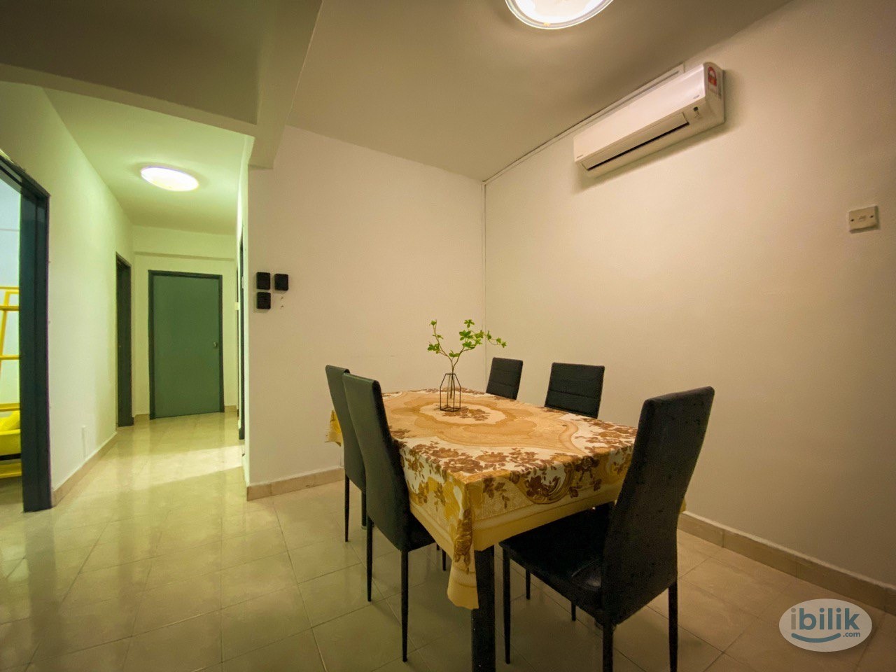 Middle Room at Carlina Apartment, Kota Damansara - Image 5