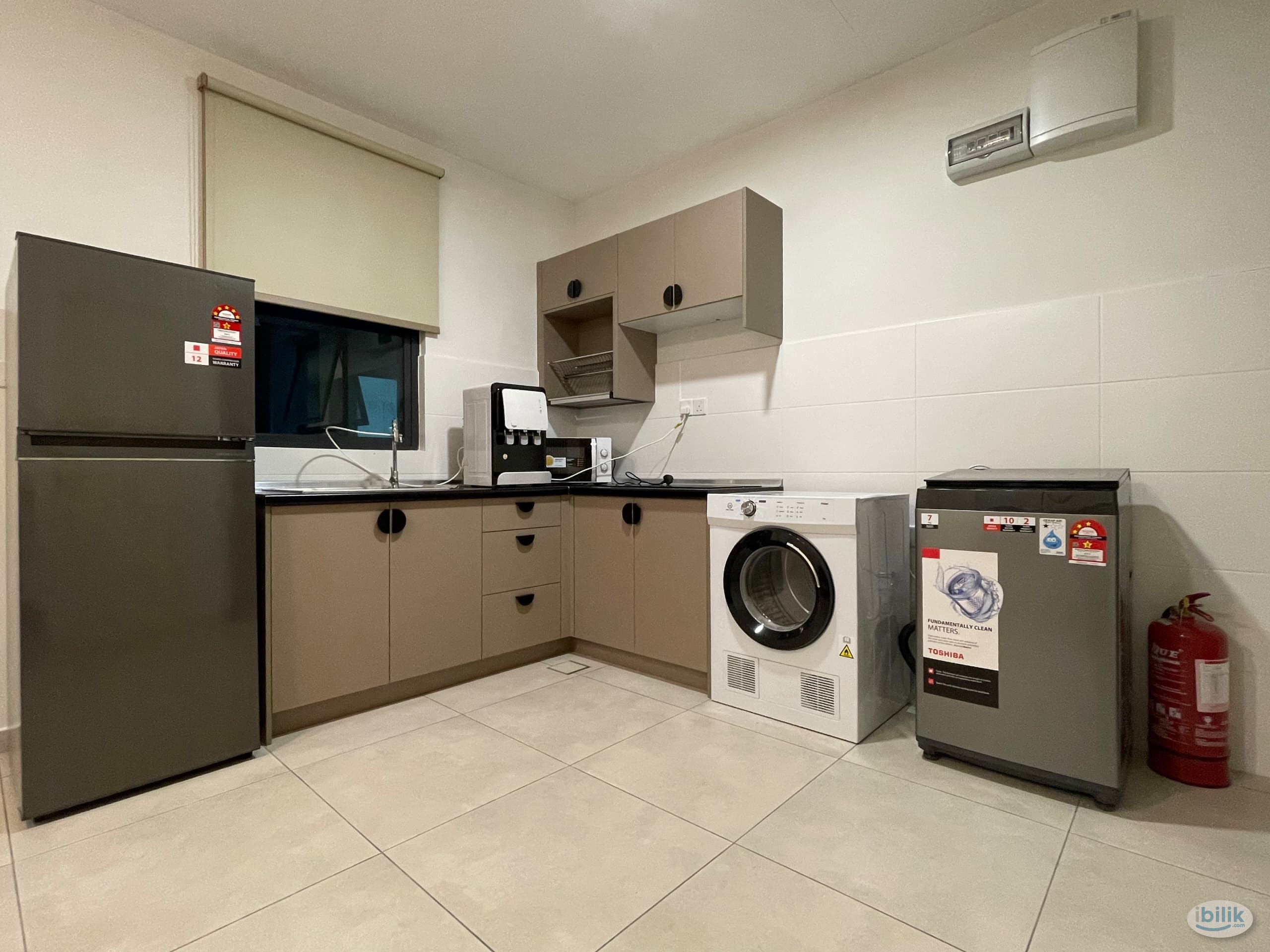 Middle Room | Meta Residence| 300 metres to MRT Putra Permai - Image 4