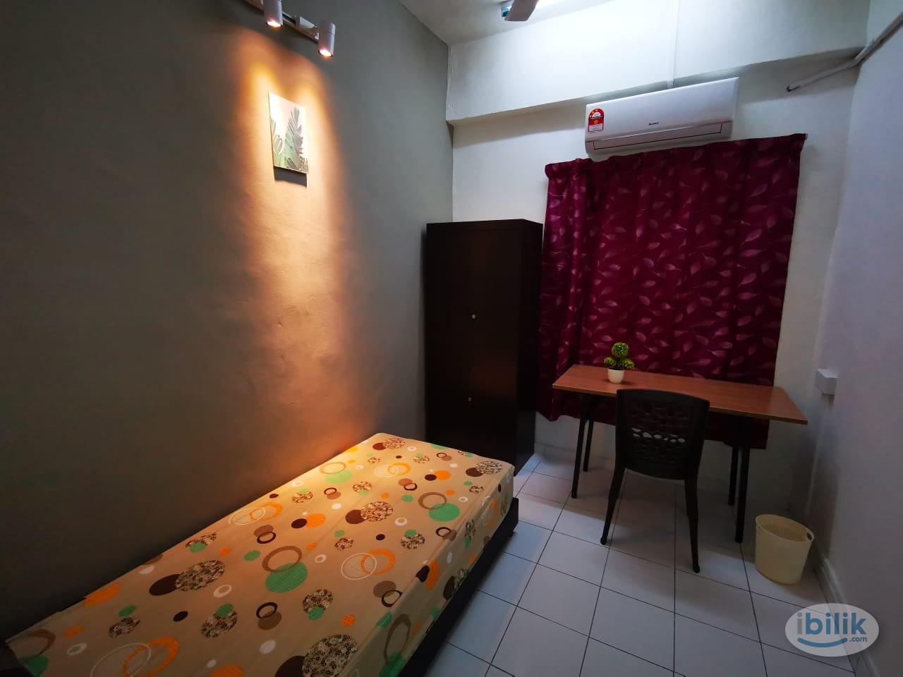 Middle Room at Bukit Baru Melaka belakang Pos Office dan Cowboy Hotel - Image 1
