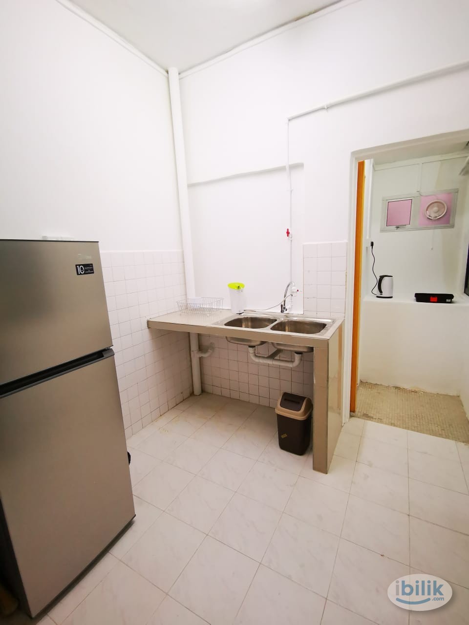 Middle Room at Bukit Baru Melaka belakang Pos Office dan Cowboy Hotel - Image 2