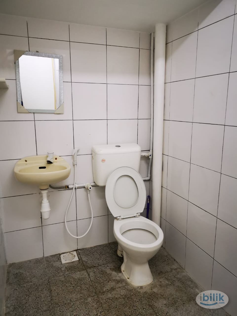 Middle Room at Bukit Baru Melaka belakang Pos Office dan Cowboy Hotel - Image 3