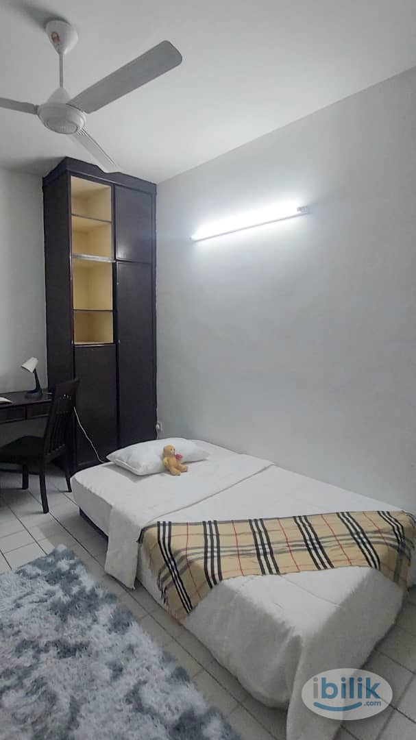 Middle Room at Bandar Utama, Petaling Jaya - Image 3