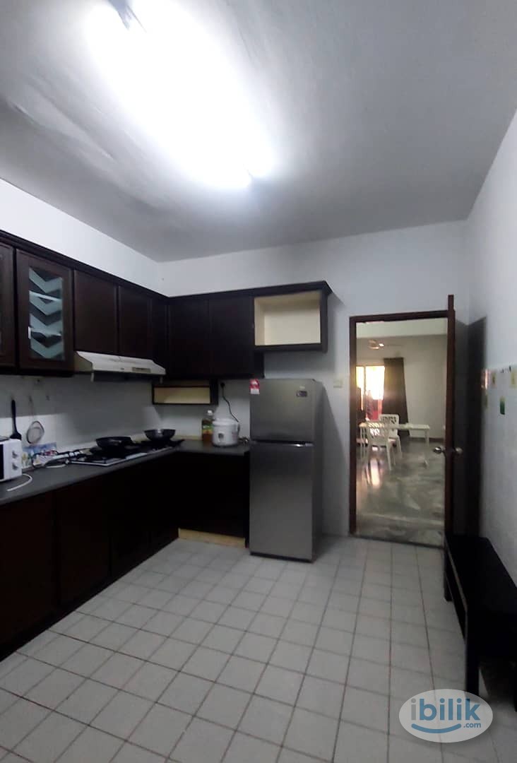 Middle Room at Bandar Utama, Petaling Jaya - Image 4