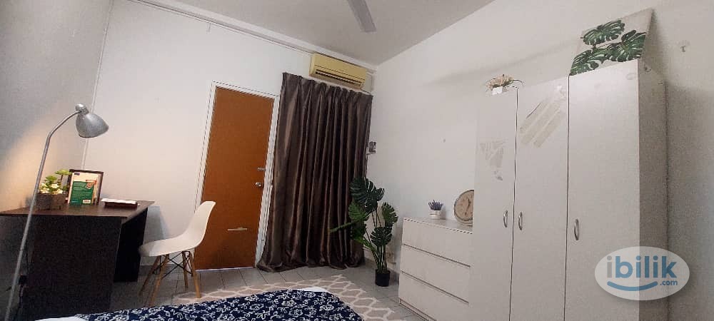 Middle Room at Bandar Utama, Petaling Jaya - Image 1