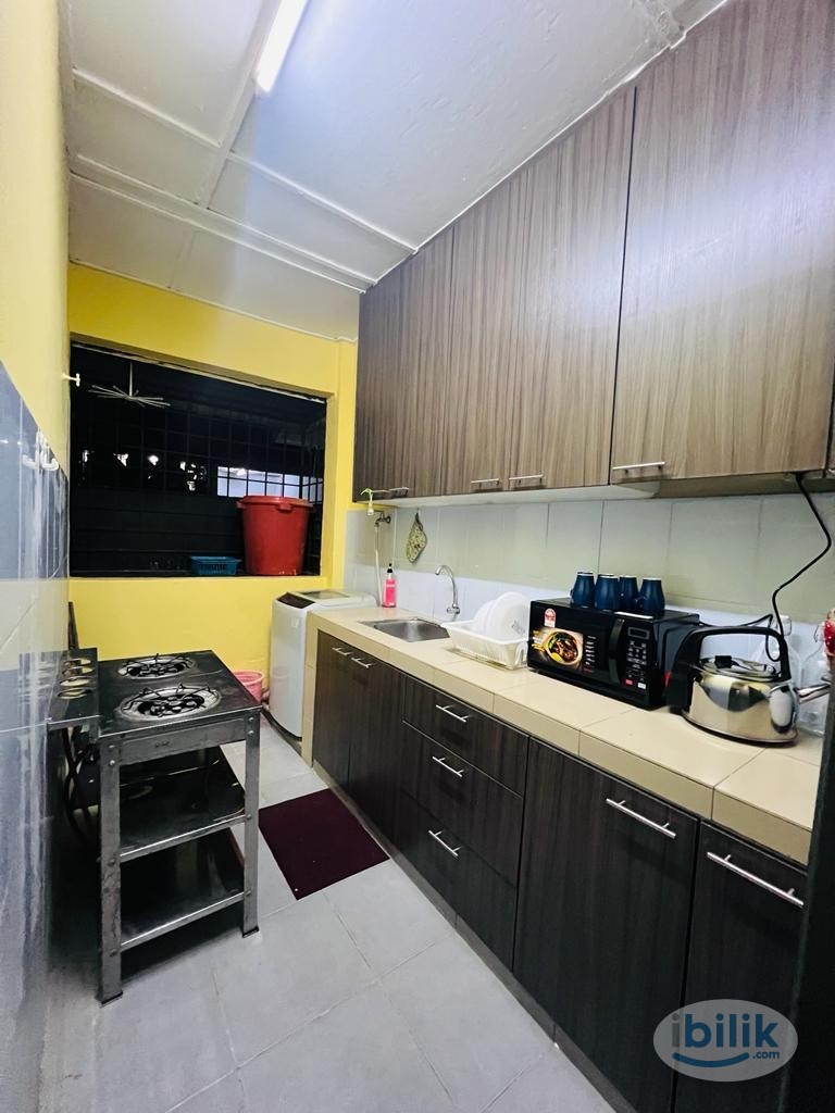 Middle Room at Bangsar South, Pantai - Image 4