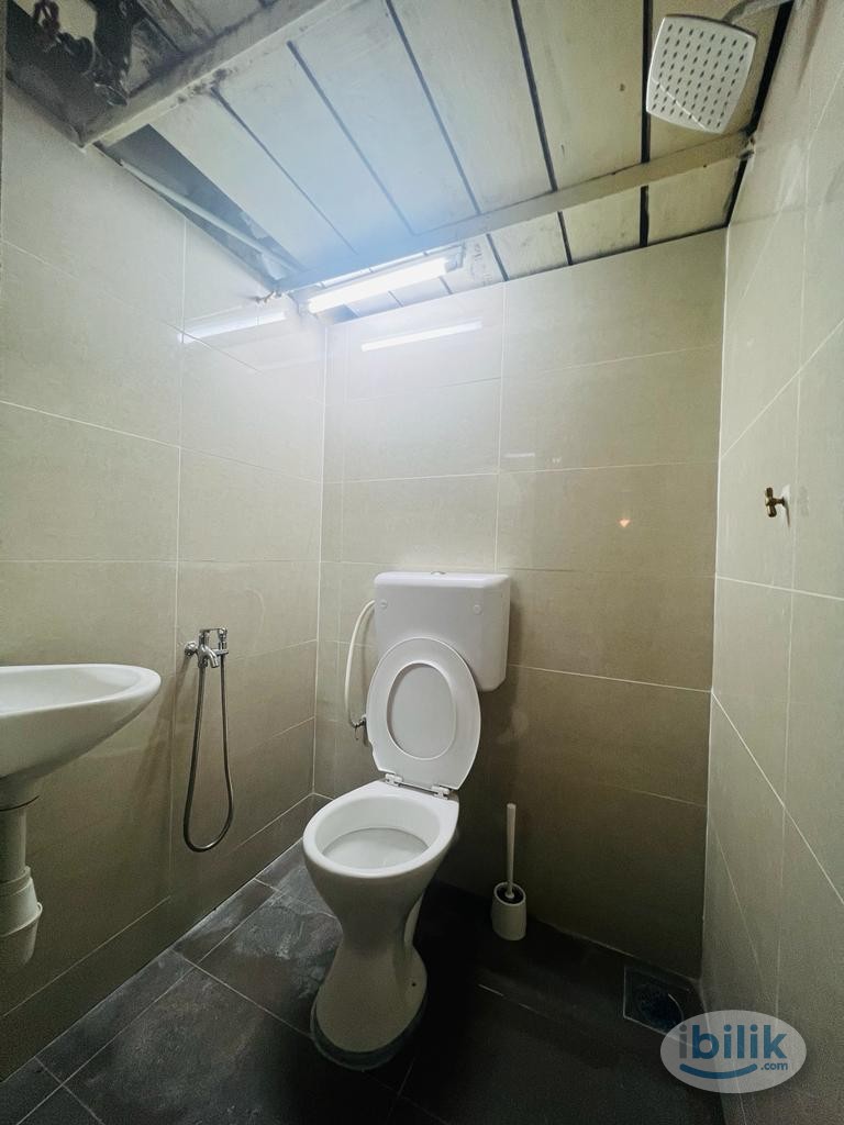 Middle Room at Bangsar South, Pantai - Image 5