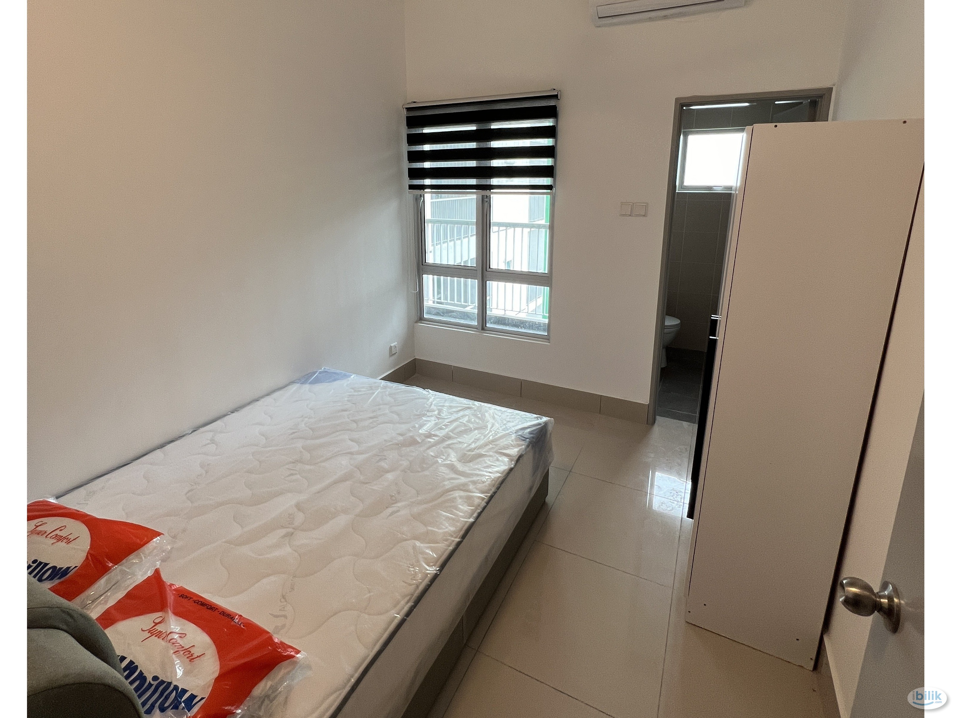 Middle Room at Razak City Residences, Sungai Besi - Image 1