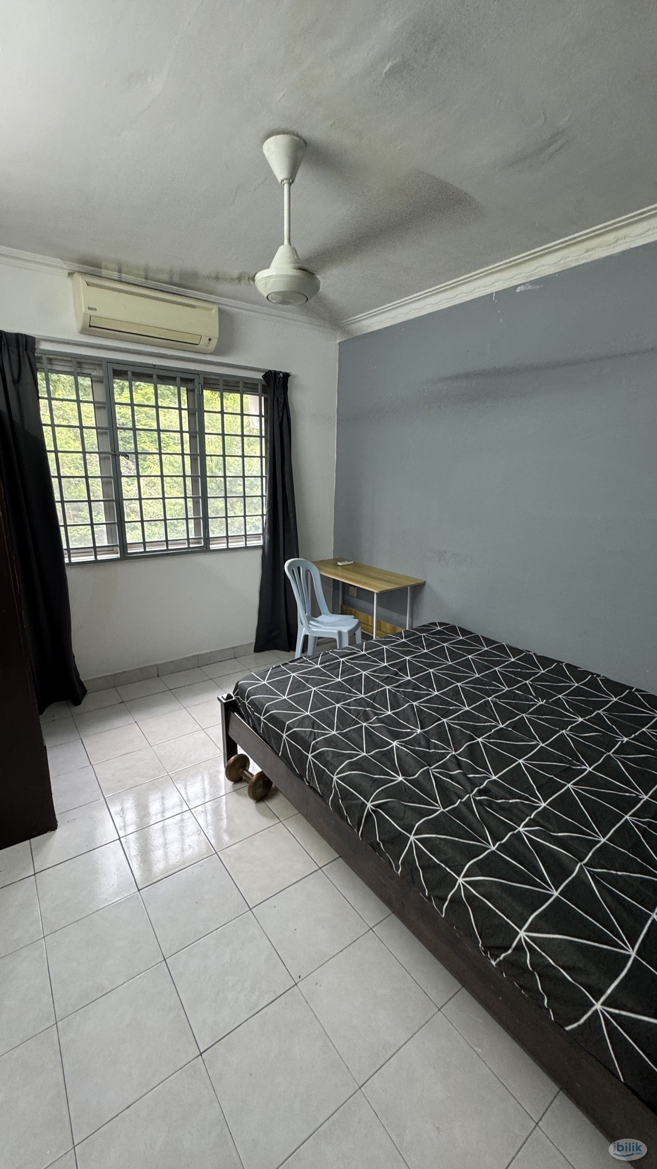 Aircond Master Room w Private Bathroom w FREE Utilities & WIFI 🛜 at Flora Damansara, Damansara Perdana - Image 1